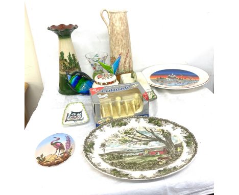 Selection of collectable pieces to include pottery jugs, Sadler ginger jar, Poole charger glassware etc 