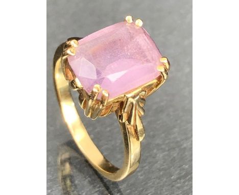 14k Gold ring set with a pale Amethyst stone approx 11 x 8mm and ring size 'K'