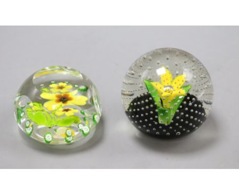 A Selkirk lamp work glass paperweight, no.151/250 and a Caithness paperweight