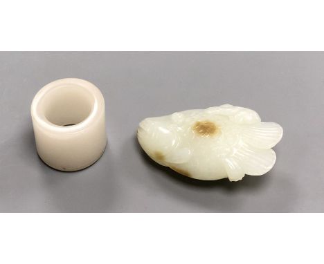 A jade fish and an archer's ring