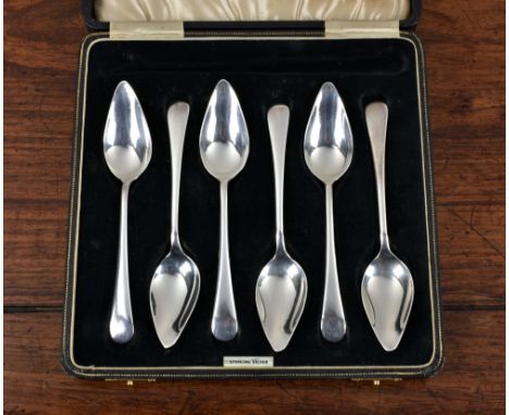 A cased set of six George VI silver grapefruit spoons, Arthur Price & Co Ltd, Birmingham, 1939, each spoon measuring 5½in. (1