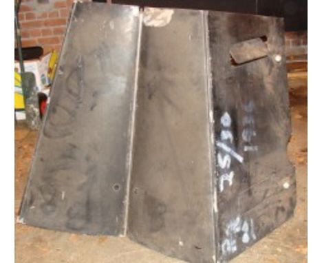 Engine bonnet of a 25/30 HP, with good hinges