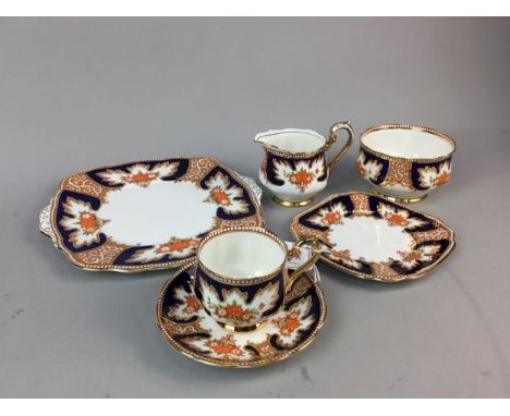 ROYAL ALBERT ROYALTY CROWN CHINA TEA SERVICE