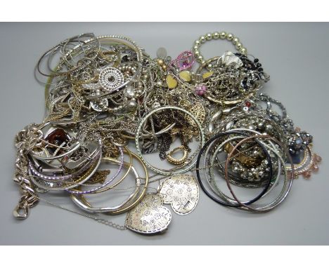 Vintage and later costume jewellery 