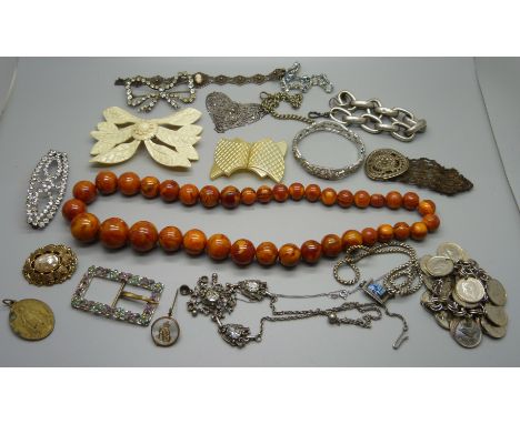 A collection of vintage costume jewellery including a celluloid brooch, etc. 