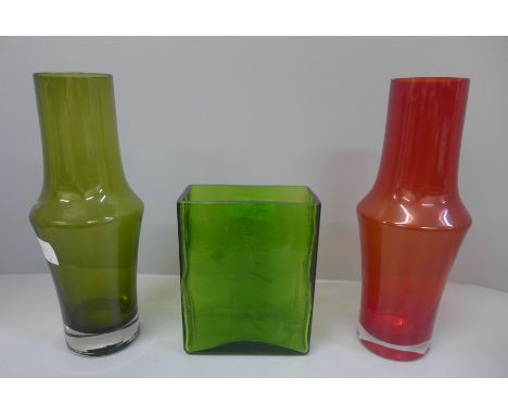 A pair of vintage Finnish 1970s Riihimaki vases designed by Tamara Aladdin in green and red, 25cm and a textured Llanku Riihi