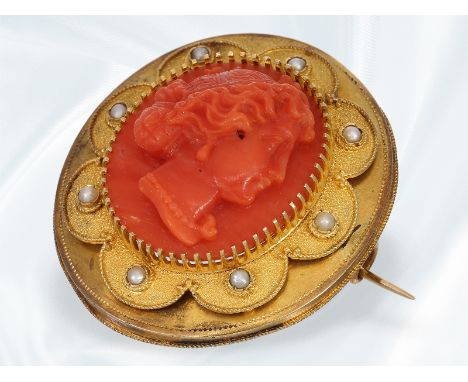 Brosche/Nadel: antike Brosche mit seltener Korallenkamee und Saatperlen, 19.Jahrhundert: Ca. 42 x 36mm, ca. 16,3g, 18K Gold, 