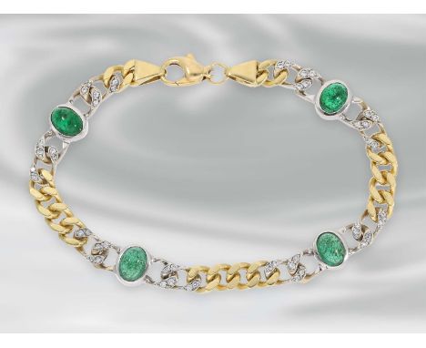 Armband: attraktives Smaragdarmband mit Brillanten, gearbeitet in Bicolor-Optik, 18K Gold: Ca. 18,5cm lang, ca. 19,6g, 18K Ge