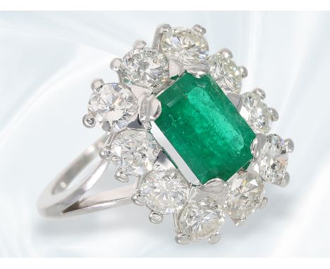Ring: hochwertiger Smaragd/Brillant-Goldschmiedering, insg. ca. 4,2ct: Ca. Ø17mm, RG53, ca. 5,5g, 18K Weißgold, solide gearbe