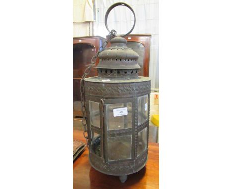 Metal hanging lantern/candle holder. (B.P. 21% + VAT) 