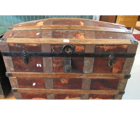 Vintage wooden and metal banded dome top trunk.(B.P. 21% + VAT) 