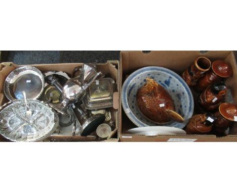 A box of assorted pottery items together with a box of metalware.  Oriental plate with markings to the base, collection of br