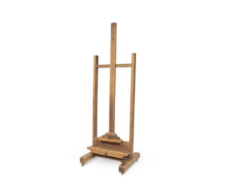AN EDWARDIAN OAK PICTURE EASELEarly 20th century Of typical adjustable form,  68.5cm wide x 64.5cm deep x 205.5cm high, (26 1