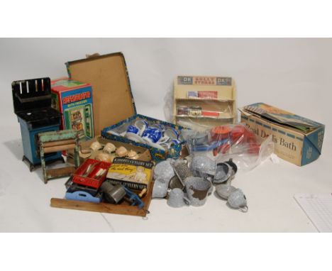 SELECTION OF EARLY 20th CENTURY MOTTLED GREY ENAMEL CHILD'S MINIATURE TEA AND COOKING WARES including covered saucepans, a fr