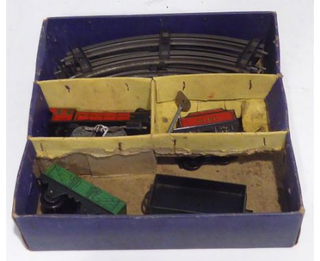 'HORNBY TRAIN' CIRCA 1930s '0' GAUGE LITHOGRAPH TIN PLATE CLOCKWORK TRAIN SET with 0-4-0 locomotive and tender No 6161 in red