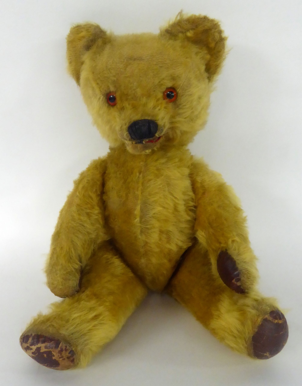 A CIRCA 1950'S ENGLISH GOLDEN PLUSH TEDDY BEAR with leatherette pads ...