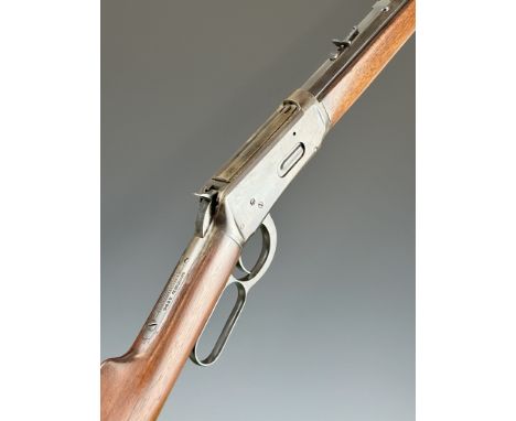 Winchester Model 1894 .32-40 underlever repeating carbine rifle with adjustable sights, steel butt plate and mounts, walnut s