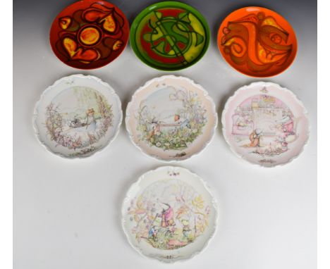 Three Poole Pottery and four Royal Doulton Brambly Hedge plates, largest diameter 21cm