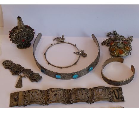 A varied section of white and other metal jewellery style items etc., to include bracelets, a bangle, a hair clip modelled wi