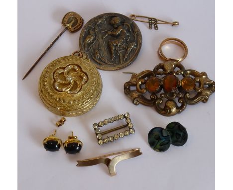 A sundry jewellery group to include a yellow-metal brooch set with three citrine style stones, a modern gilt pill box, a smal