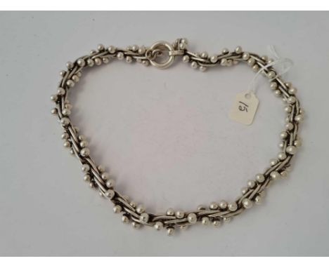 A heavy fancy silver necklace   113 gms