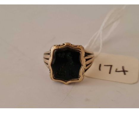 ANTIQUE VICTORIAN GOLD CARVED SIGNET RING, BLOODSTONE SET WITH INTAGLIO DEPICTING AN ARM &amp; HAND HOLDING A FLOWER AND 2 IN