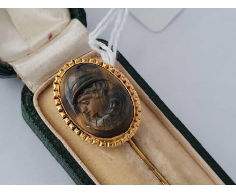 A boxed gold cameo stick pin   4.3 gms