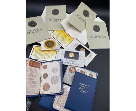 Four Britain's first decimal coinage, various Royal Mint commemorative crowns and one pound coins