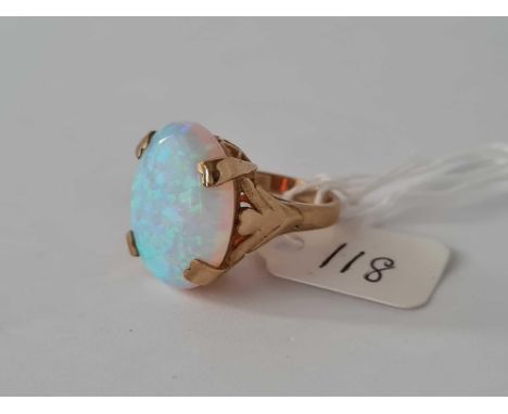 A 9ct opal oval ring size O    7.1 gms