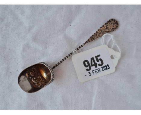 A Continental style caddy scoop with engraved handle, Birmingham 1905
