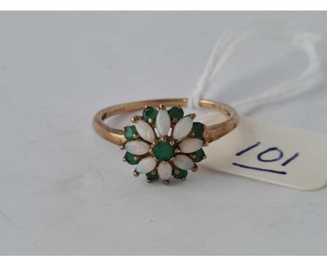 A vintage opal &amp; emerald flower head 9ct ring 2g inc