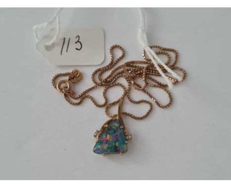 A doublet opal set pendant 9ct 3 gms