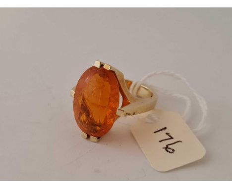 1970’S ABSTRACT DESIGNED 18CT RING SET WITH A FIRE OPAL, FIRE OPAL 20 X 13mm SIZE M