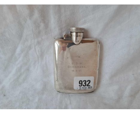 A hip flask with a bayonet hinged cover, 4" high, Birmingham 1922, 101g