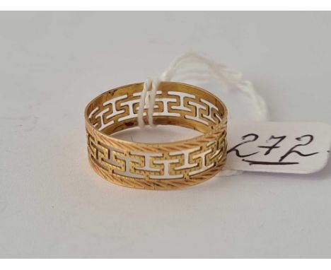 Greek key design pierced 14ct gold band ring size P 1.6g