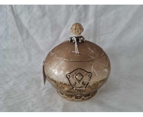 An Art Deco style Continental (830 standard) tea caddy and cover with hammered finish, 4" high