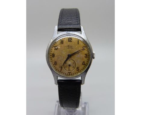 A vintage Avia wristwatch, 31mm case 