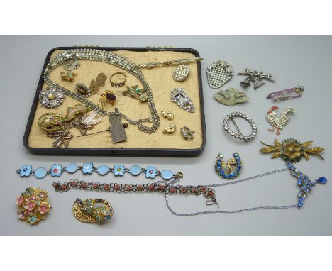 A collection of vintage jewellery 