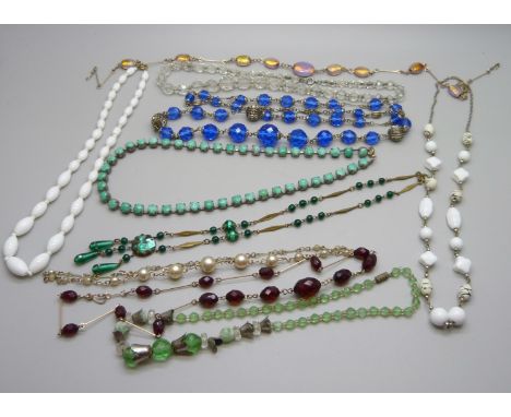 Ten vintage necklets 