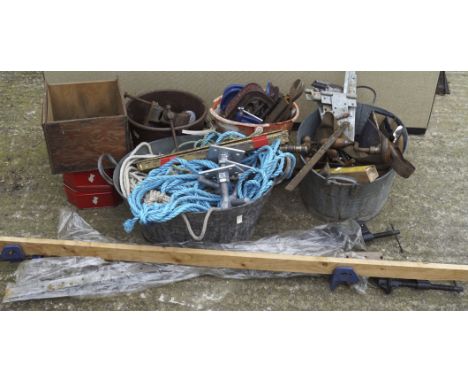Assorted tools and equipment, to include a vice, hinges, drill with bits and more