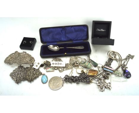 A collection of silver and white metal jewellery, to include an ingot on chain, mother of pearl inlaid brooch, clip earrings,