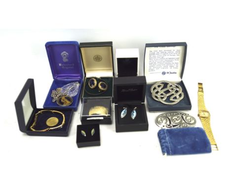 A collection of assorted costume jewellery, to include a bangle, clip earrings, pewter brooch and more