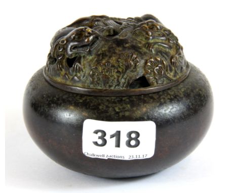 A 19th century Chinese cast bronze censer, H. 9cm.