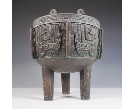 This mid-century cast metal ice bucket embodies the distinctive style of designer James Mont, renowned for integrating exotic