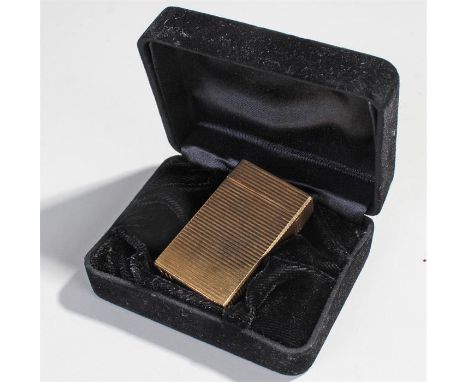 Dupont lighter, gold plated, line decoration 