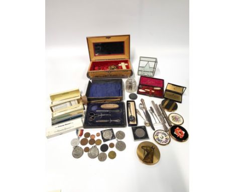 A wooden jewellery box and six compact/ mirrors, a jar of antique hair pins, a selection  of coins including silver jubillee 