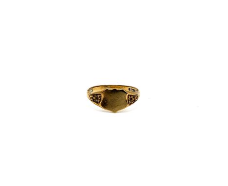 A 9ct gold signet ring in the shape of a shield with Chester hallmark. 1.7gms. Size Q