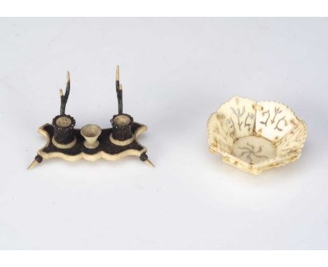A rare mid 19th century dolls’ house bone ‘antler’ inkwell,  part brown stained with inkwell, sander and pen-rest —1 ½in. (4c