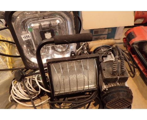 Three portable work lamps. Not available for in-house P&P, contact Paul O'Hea at Mailboxes on 01925 659133Condition Report: A