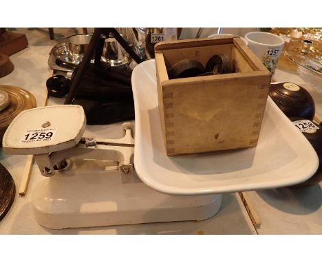 Vintage scales and box of weights. Not available for in-house P&amp;P, contact Paul O'Hea at Mailboxes on 01925 659133 